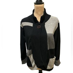 Monte Carlo Women's Sweater Button Top 100% Wool Front Pockets Size 38 Euro = Sm